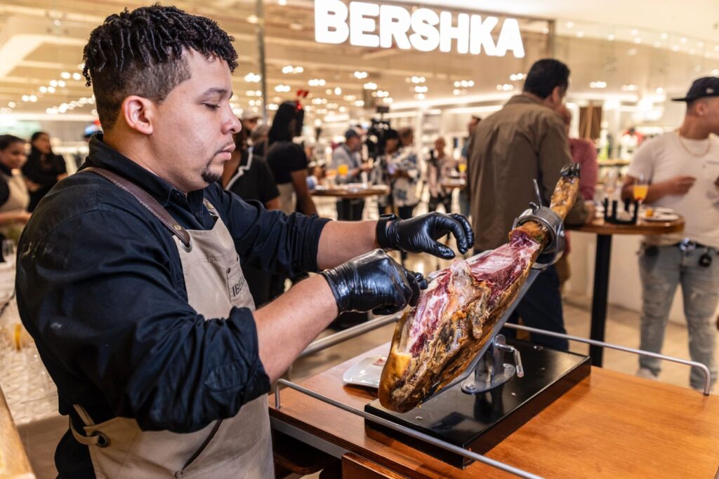 Restaurante IBER&CO celebra su primer aniversario junto a sus amigos y colaboradores