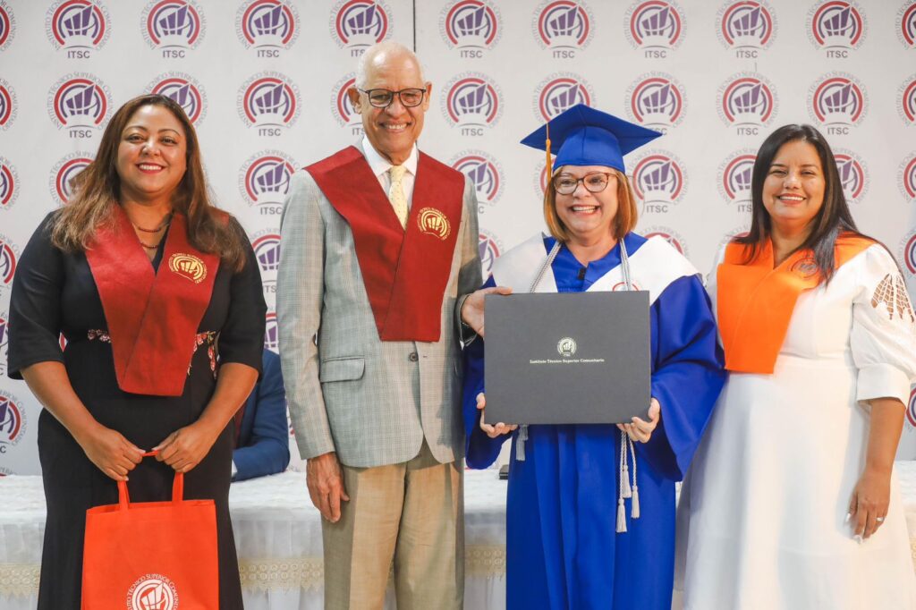 El ITSC celebra la excelencia y el logro académico con 19 nuevos graduados