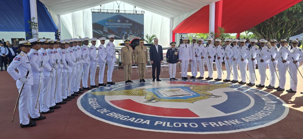 Luís Abinader Encabeza Graduación de 28 Cadetes de la Fuerza Aérea en Ciencias Aeronáuticas