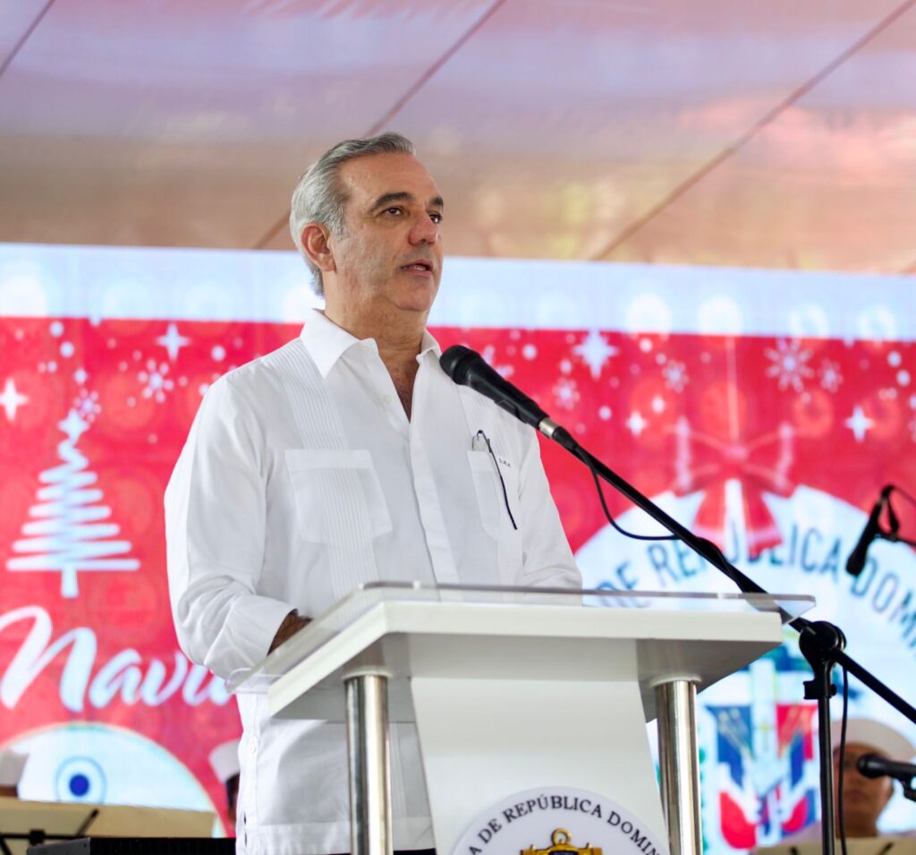 Presidente Abinader almuerza con miembros de la Armada y la Fuerza Aerea de la República Dominicana