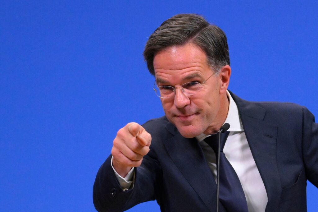 Rutte abre con timidez la puerta de la OTAN a Ucrania: asegura que «el futuro del país está en la Alianza» pero evita ofrecer un calendario ni medidas concretas