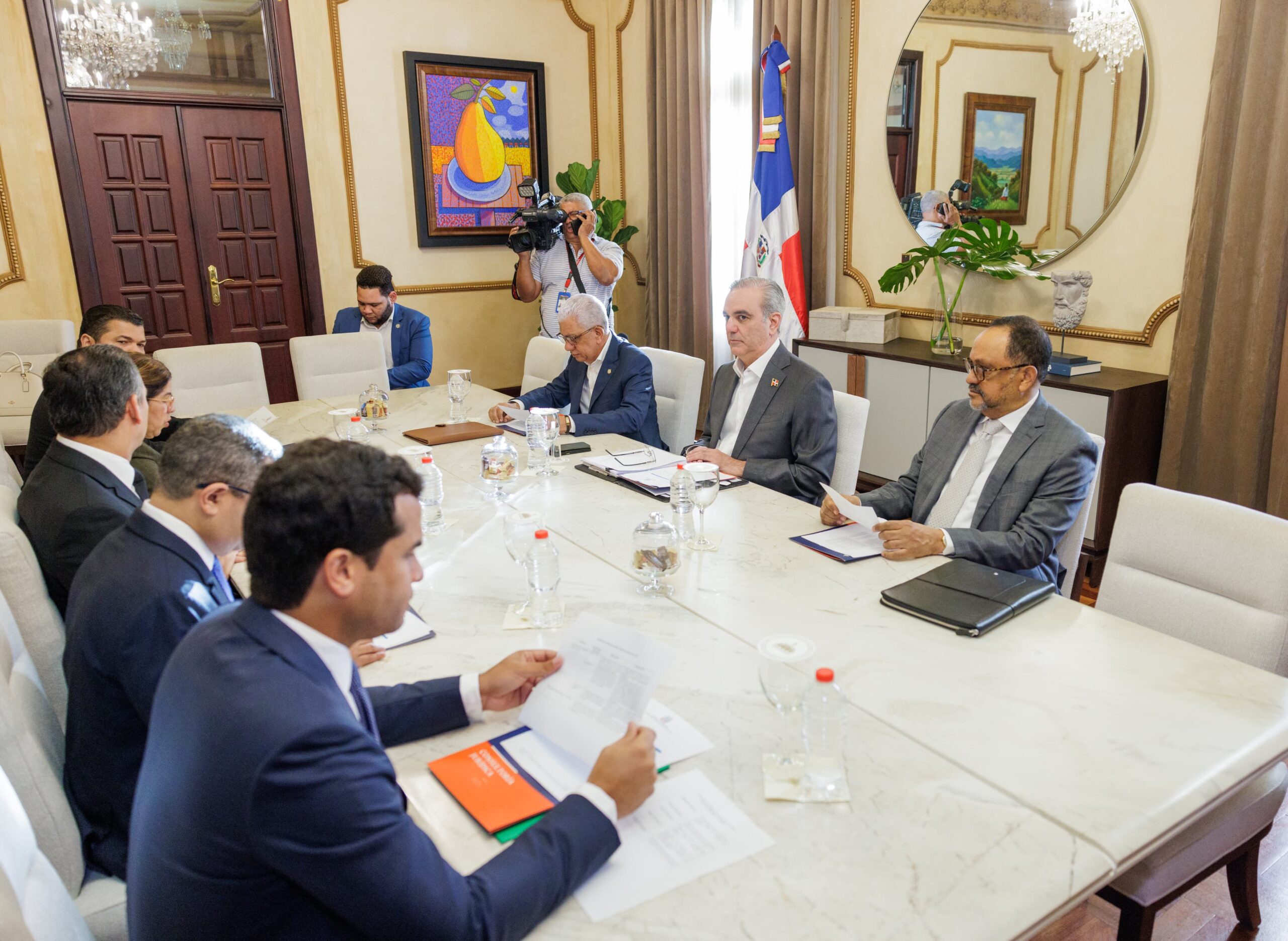 Presidente Abinader encabeza en estos momentos segunda reunión del Consejo Nacional de la Magistratura