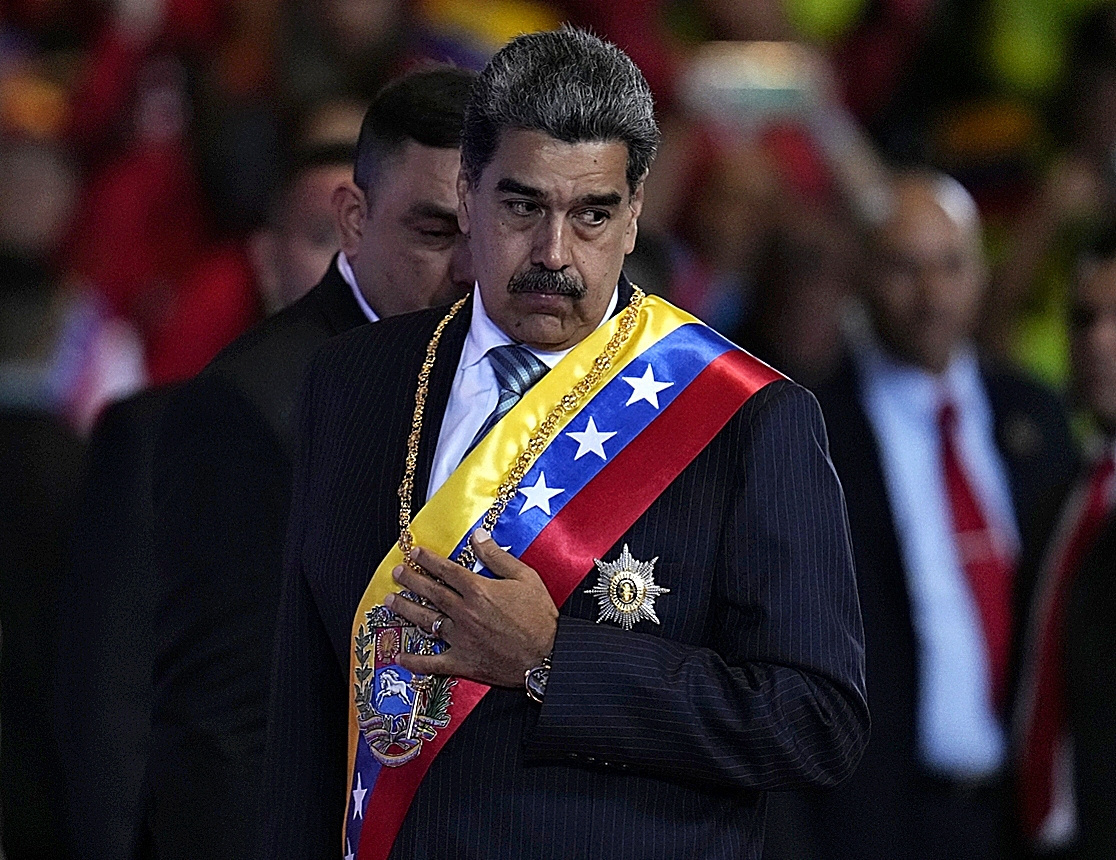 Maduro se hace un traje a la medida con la Constitución