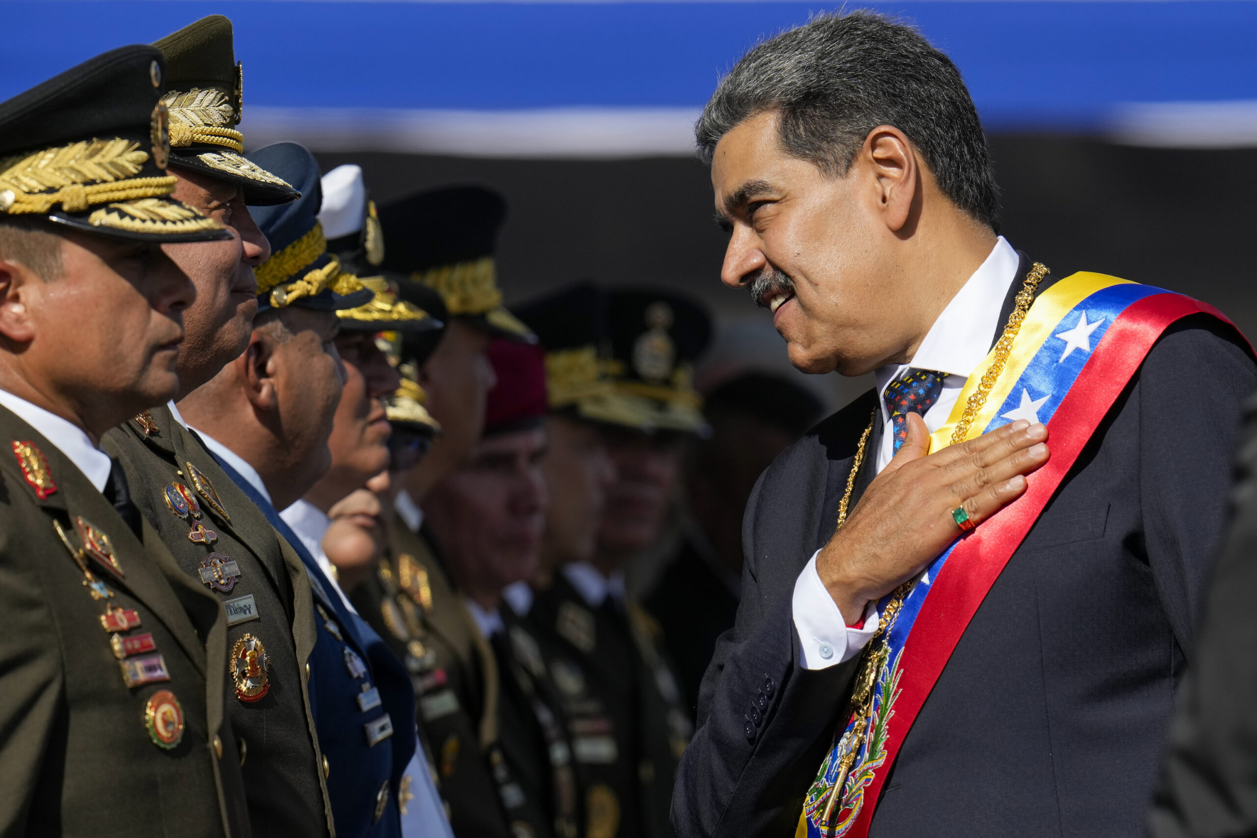 Maduro flirtea con Trump tras la sacudida recibida por Petro