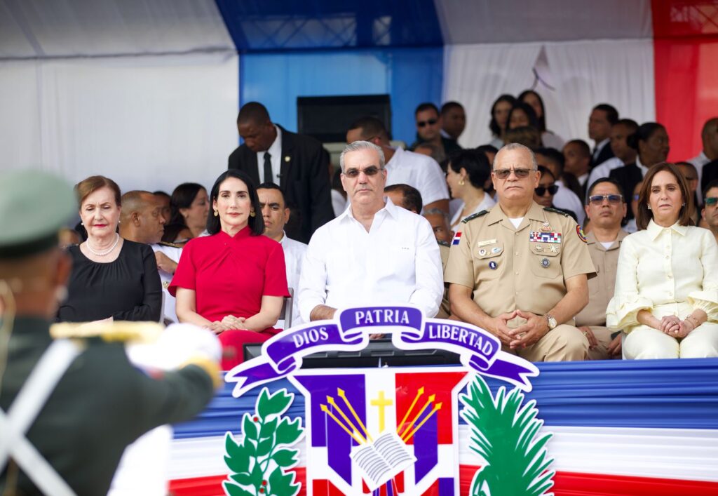 Presidente Abinader encabeza desfile militar por el 181 aniversario de la Independencia Nacional