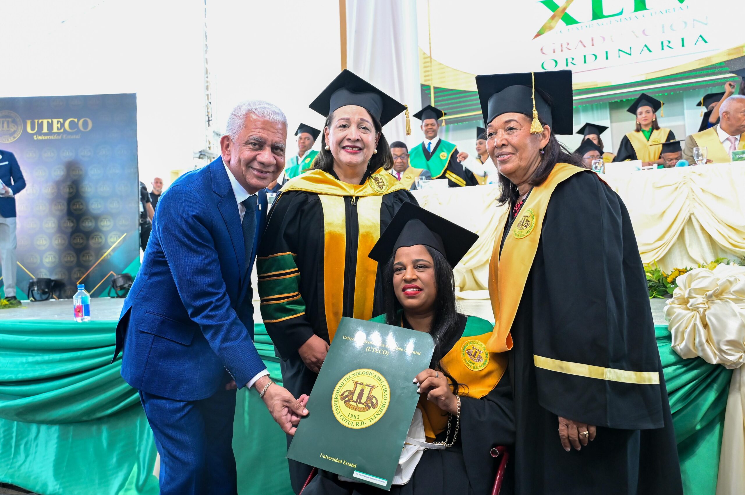 Ricardo de los Santos respalda graduación ordinaria de Uteco