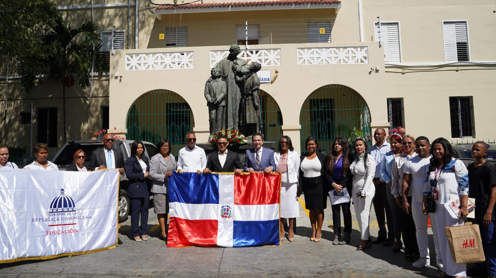 Minerd celebra el Día de las APMAE y destaca su rol en la formación de los niños